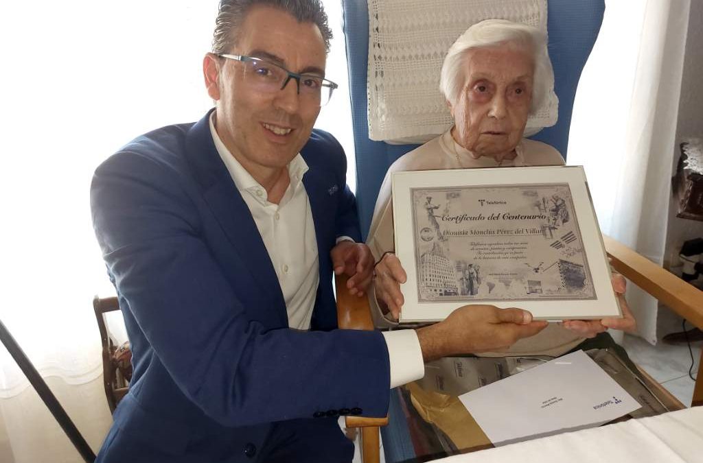 Homenaje a nuestra centenaria Dionisia Monclús Pérez de Villar